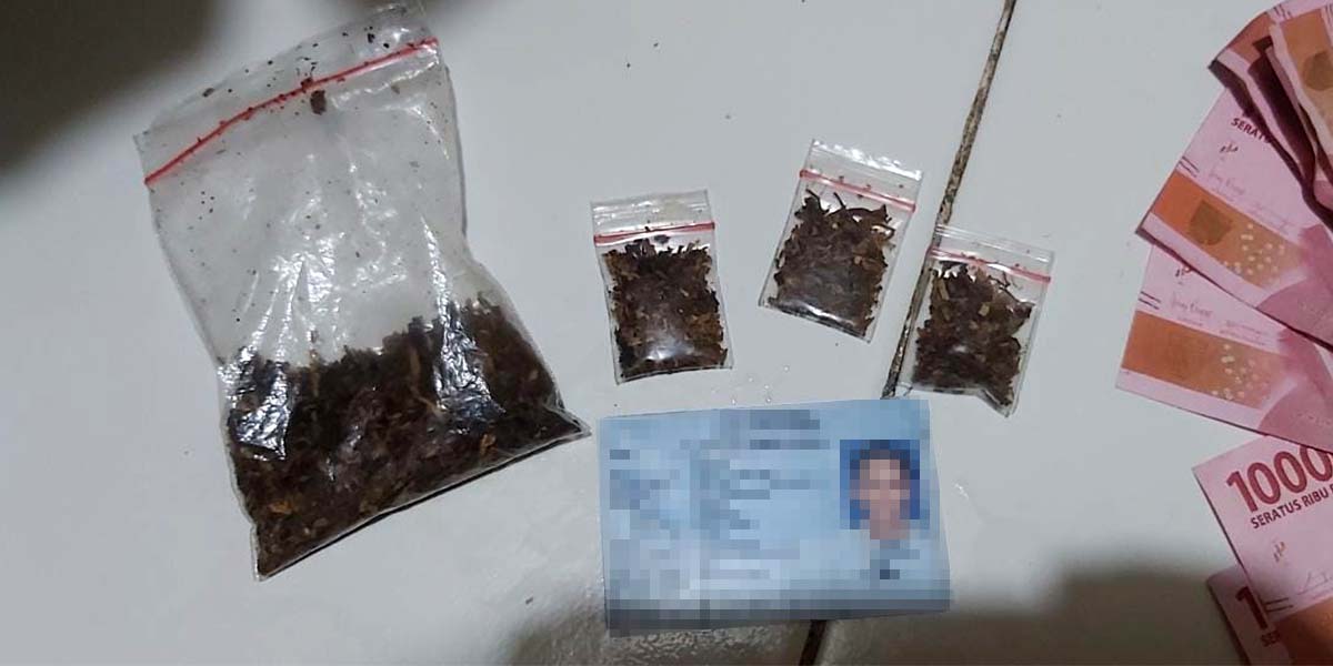 Barang bukti narkotika jenis tembakau sintetis yang diamankan dari tersangka H di Kwamki Narama. Foto: Satreskrim Polres Mimika
